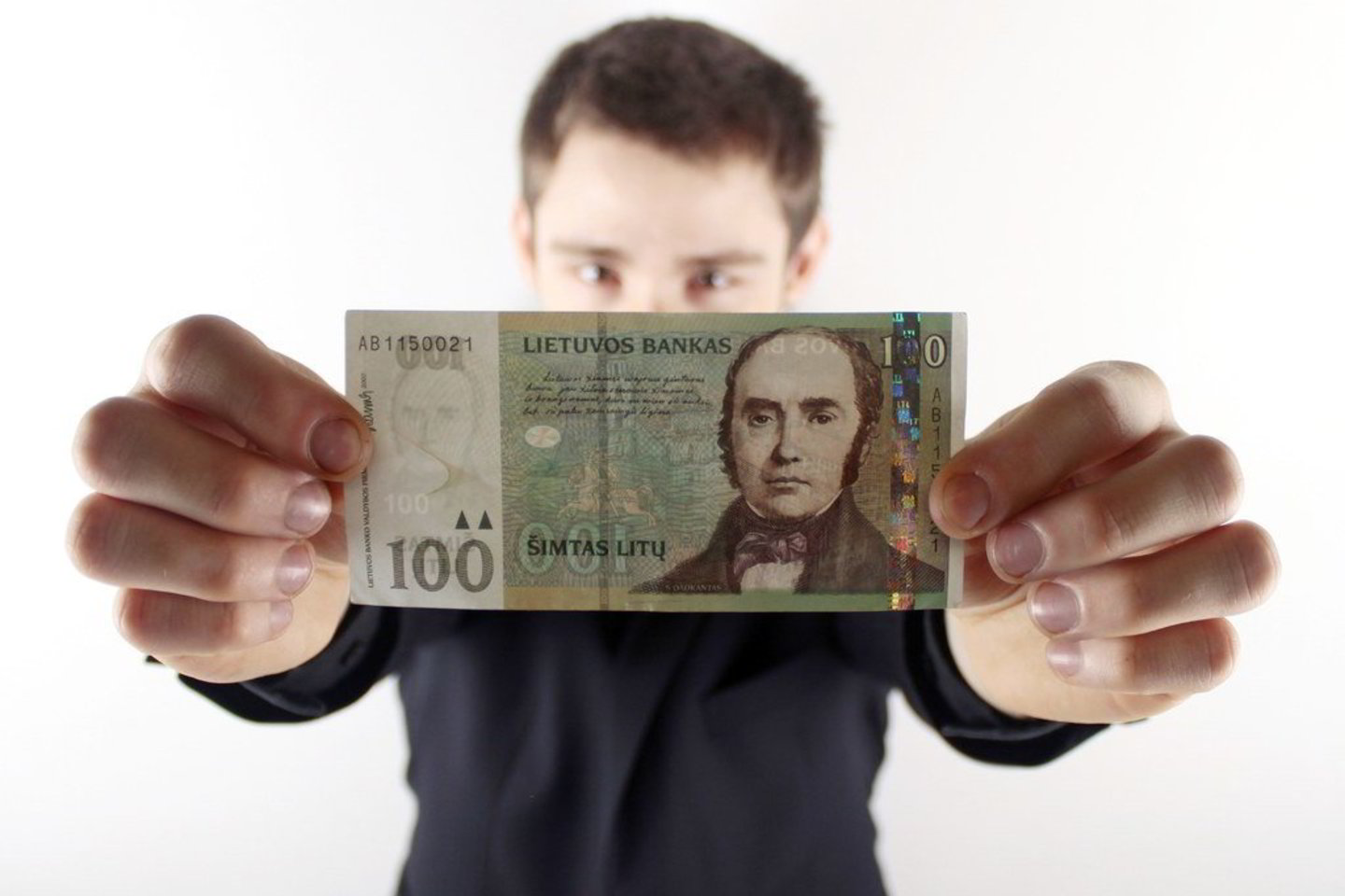 Bendrovės vadovas leido bendrovėje dirbti 5 asmenims, su jais nesudaręs darbo sutarčių.