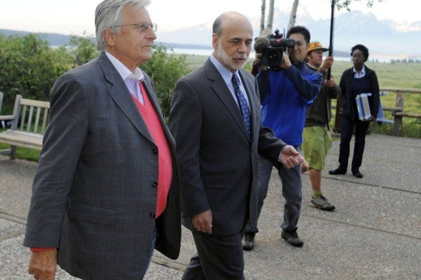 B.Bernanke (dešinėje) turi apie ką pakalbėti su Jeanu-Claude'u Trichet.