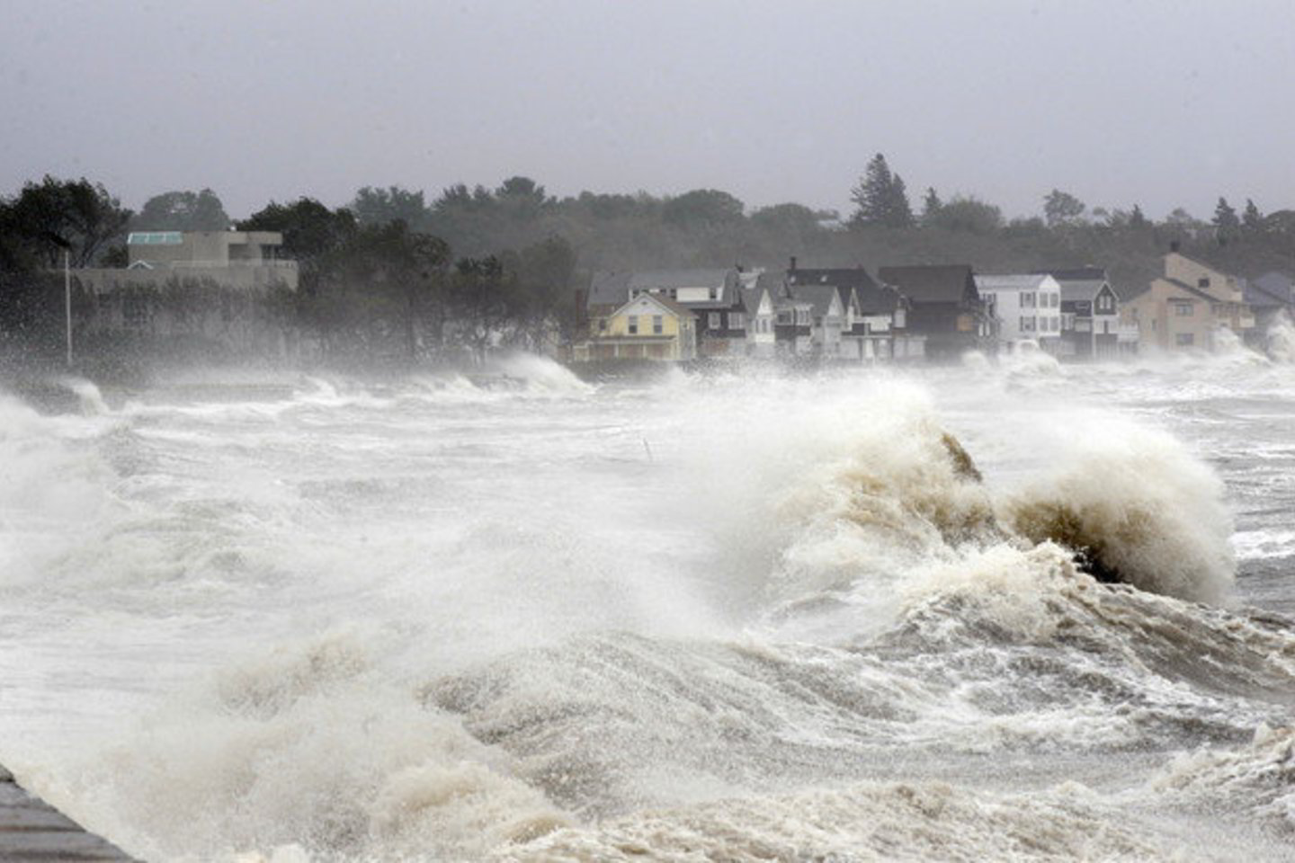 „Irene“ nepasiekė maksimalaus prognozuoto greičio, nepaisant to, viesulas išliko grėsmingas.