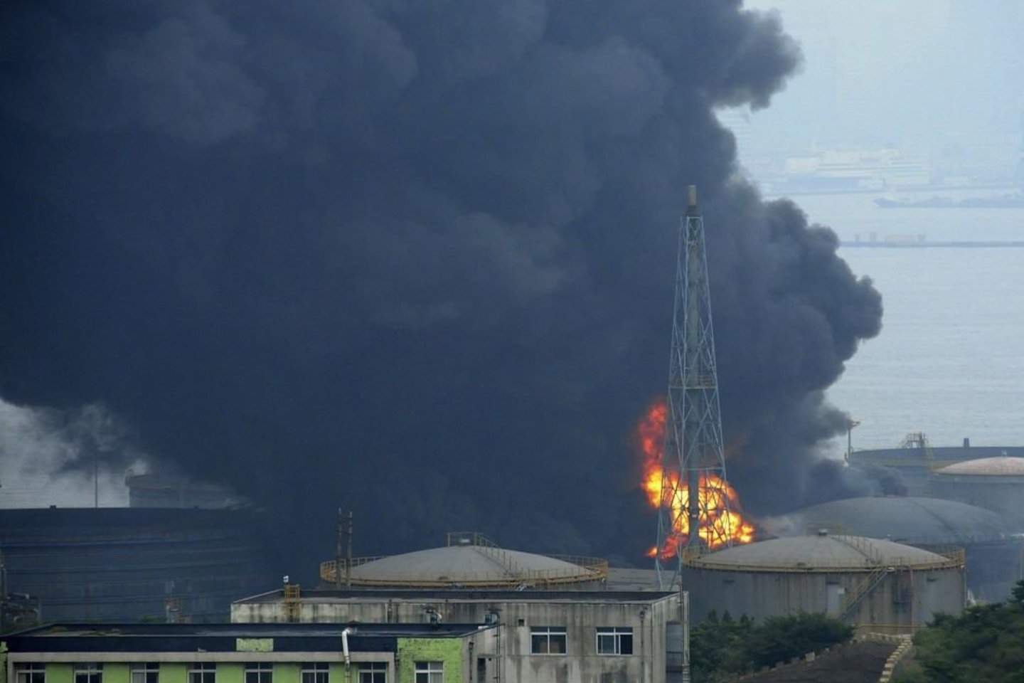 Tai jau antras gaisras „PetroChina“ kompanijoje per du mėnesius.