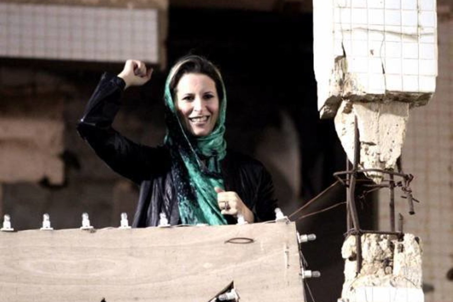 A.Gaddafi dar neseniai buvo viena aktyviausių Libijos kontrrevoliucijos aktyvisčių, tačiau nusprendė pabėgti į Alžyrą, kur susilaukė kūdikio.