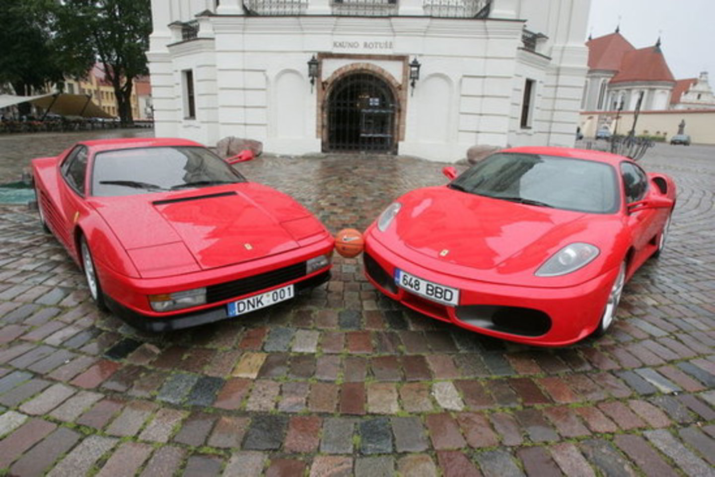V.Matjošaičiui priklausančiam "Ferrari" automobiliui ant lango buvo priklijuotas apie nuobaudą bylojantis lapelis.
