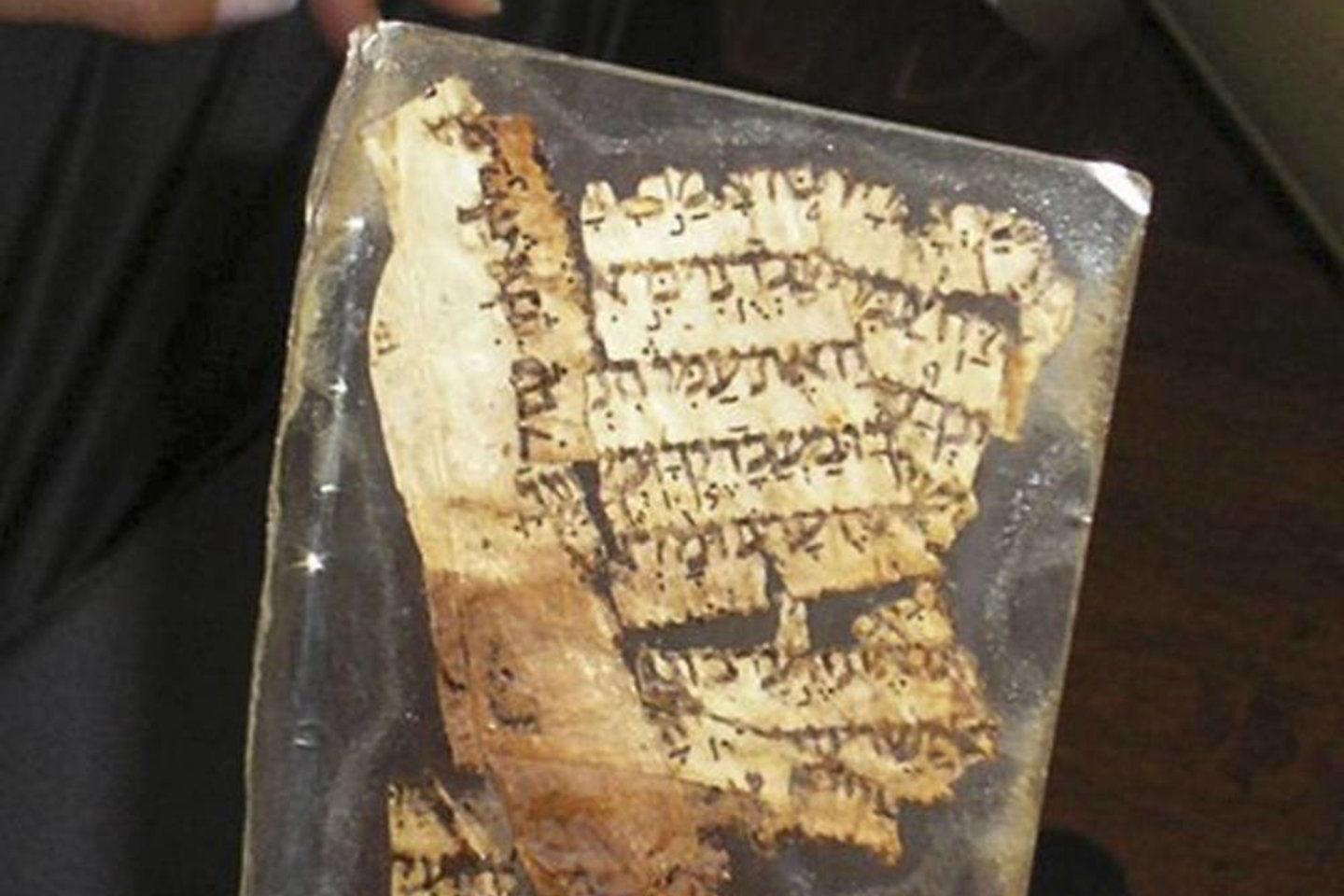 Naujieji Biblijos tyrimai rodo, kad 5 Mozės knygos yra skirtingų autorių kūriniai, turintys ne tik skirtingą stilių, bet ir skirtingas ideologines pozicijas.