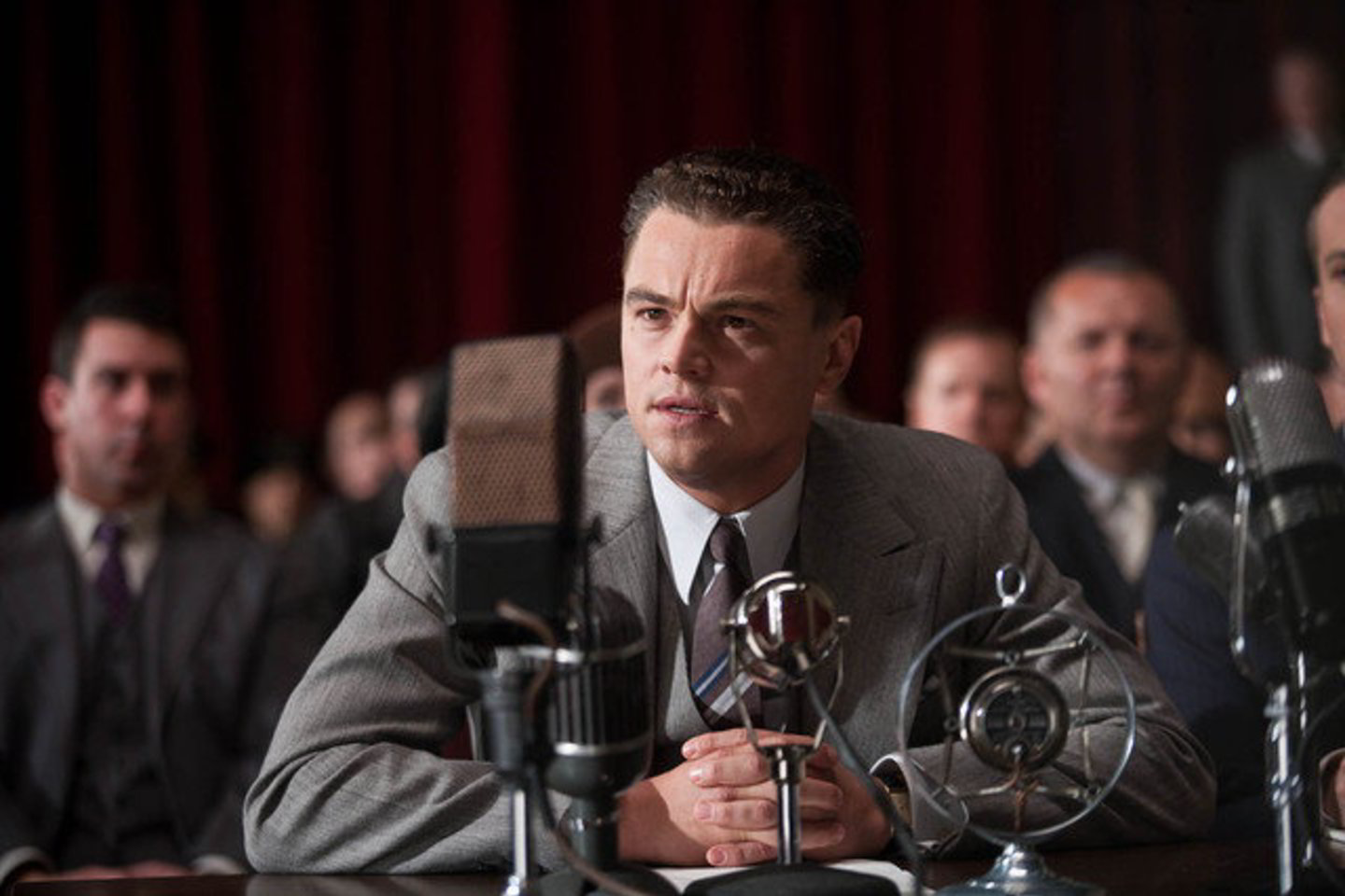L.DiCaprio ragina savo gerbėjus pasirašyti peticiją, kuri spaustų pasaulio lyderius labiau susirūpinti ryklių apsauga.