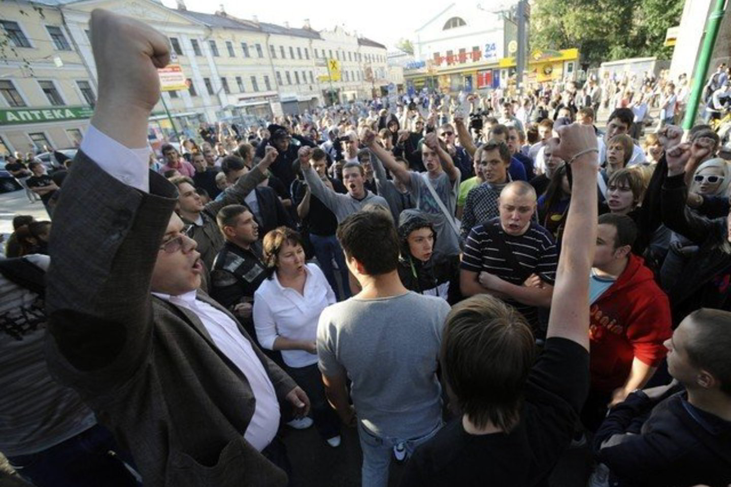 Policijos darbuotojams pavyko sulaikyti vieną muštynių dalyvių.