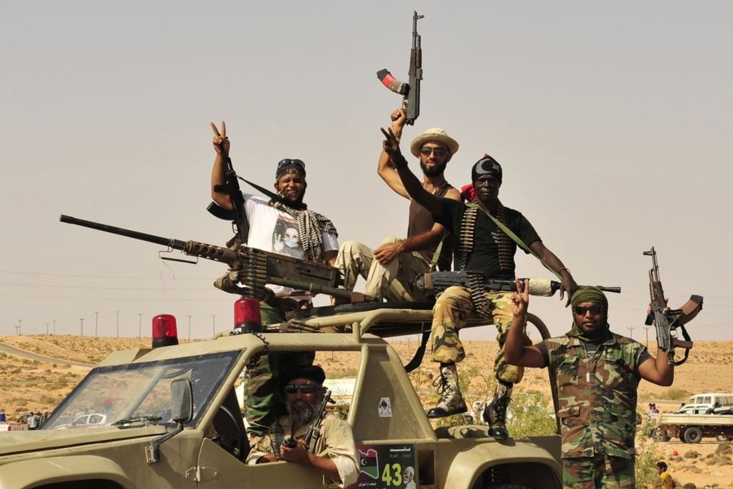 Sukilėlių duomenimis, Kinijos valstybinės bendrovės pasiūlė parduoti M.Gaddafi šalininkams granatsvaidžių ir kitų ginklų bei šaudmenų už 200 mln. dolerių.