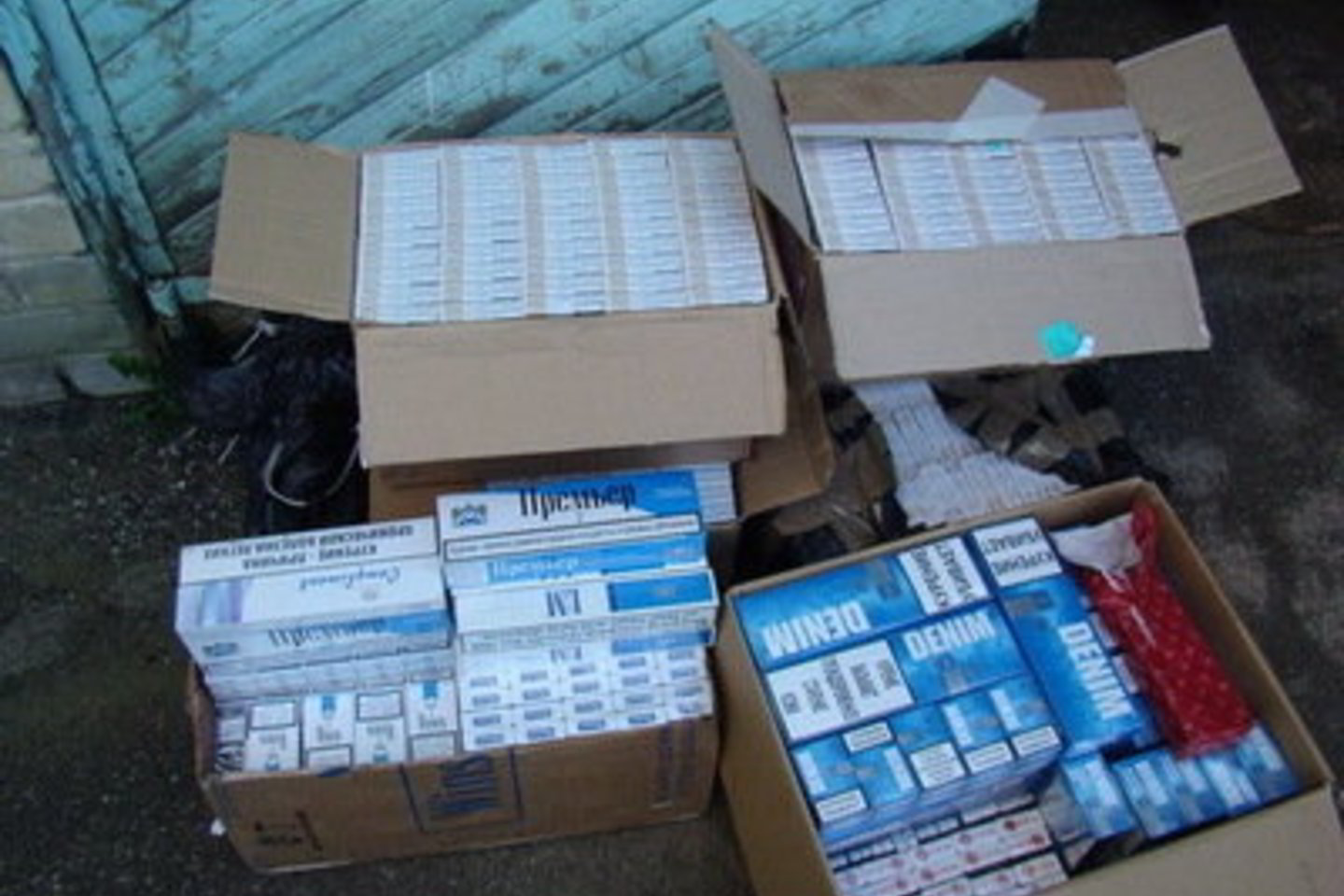 Pareigūnai aptiko ir paėmė per 3 tūkst. pakelių cigarečių su Baltarusijos banderolėmis.