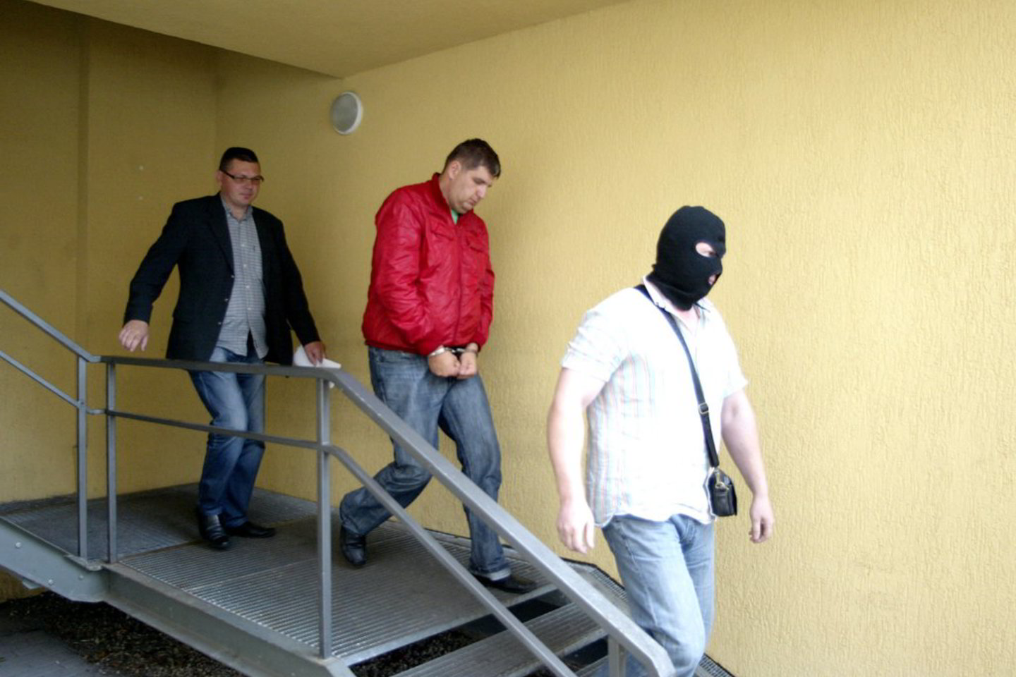 Kodėl policijos patrulis bandė papirkti kriminalistus, ikiteisminį tyrimą atliekantys Kauno apskrities vyriausiojo policijos komisariato pareigūnai neatskleidžia.