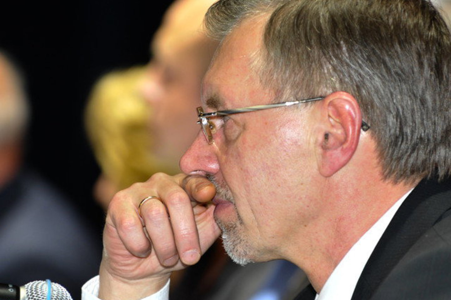 Mintimis apie nesėkmingas pastangas pakeisti Darbo partijos vadovybę su amerikiečiais esą dalijosi tuometis krašto apsaugos ministras G.Kirkilas.