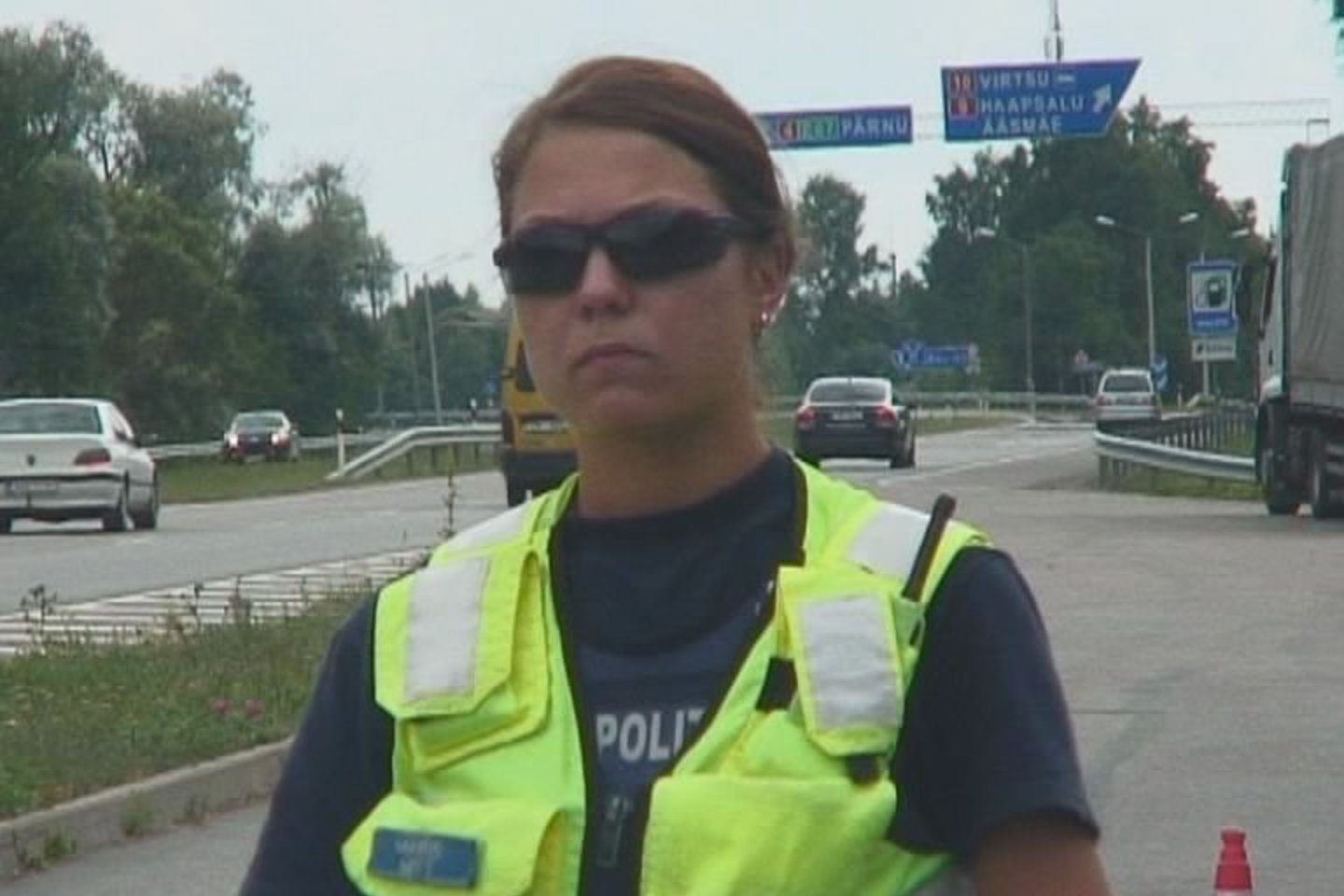 LNK laidos „Ne vienas kelyje“ žurnalistams į akį krito dvi estų ydos – jie, kaip ir mes, mėgsta važiuoti ne dešine, o kaire juosta. Žodžiu, antraeilininkų yra ir čia.