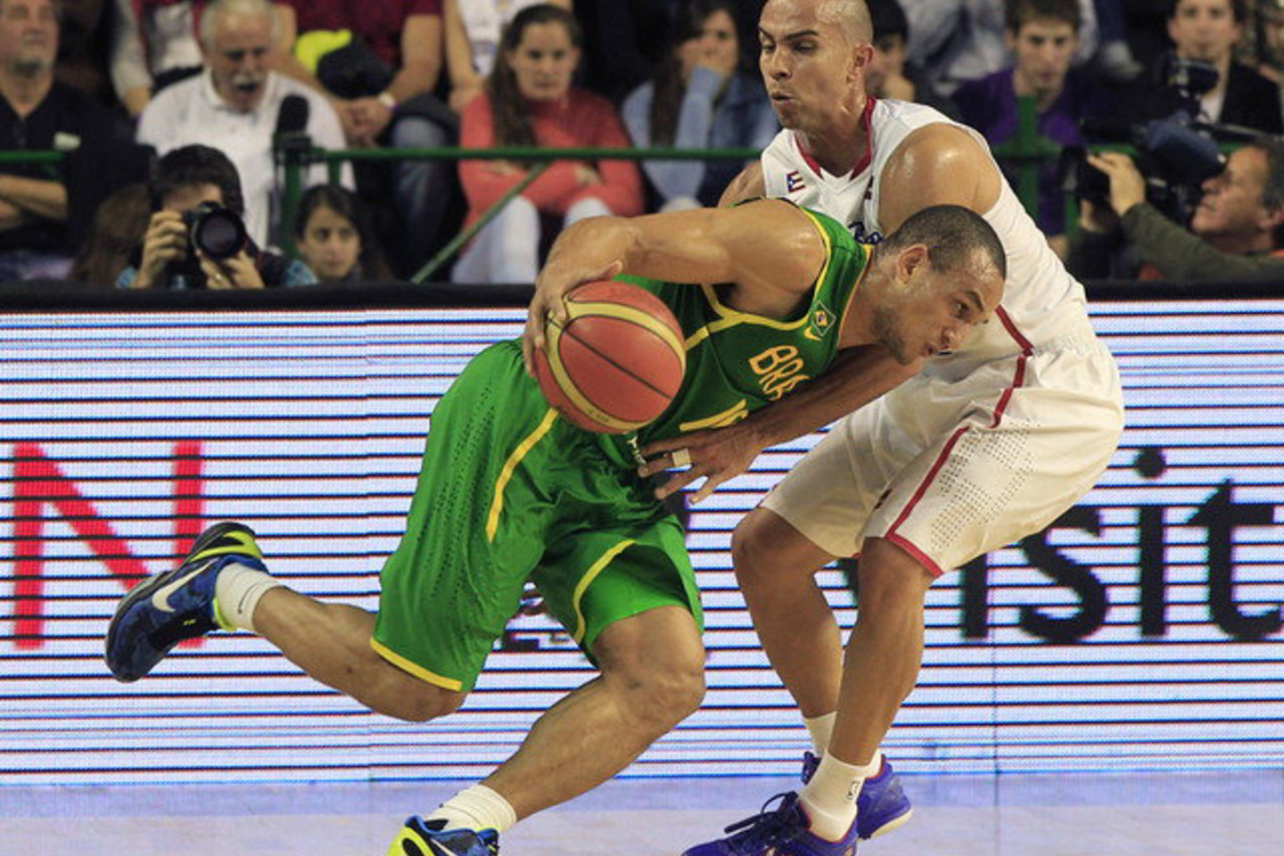 Galutinėje rikiuotėje liko Brazilijos (žali marškinėliai) krepšininkai, kurie 94:72 nugalėjo Puerto riko komandą.