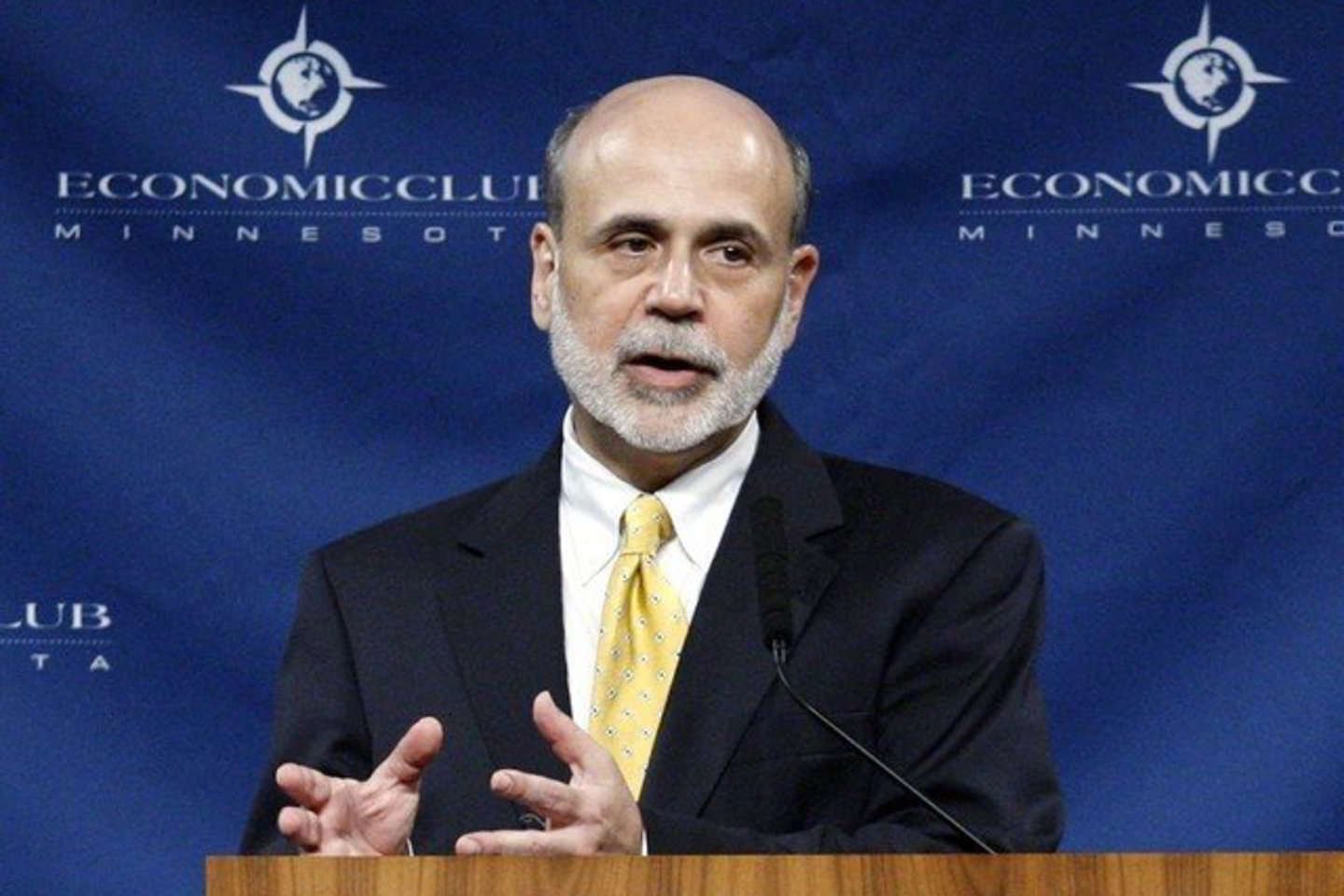 Konkrečios informacijos iš B.Bernanke pareiškimo apie tai, kaip planuojama atstatyti JAV ekonomiką, nebuvo sulaukta.