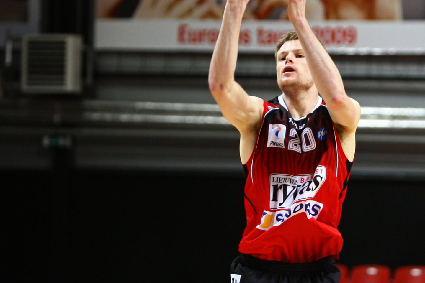 B.Newley pelnė 2 taškus.