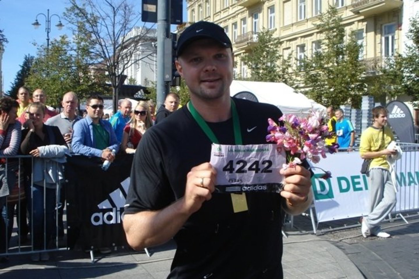 Pirmąjį kartą maratoną bėgęs žurnalistas planavo jį įveikti per keturias valandas. Distancijoje K.Krivickas užtruko šešiomis minutėmis ilgiau.