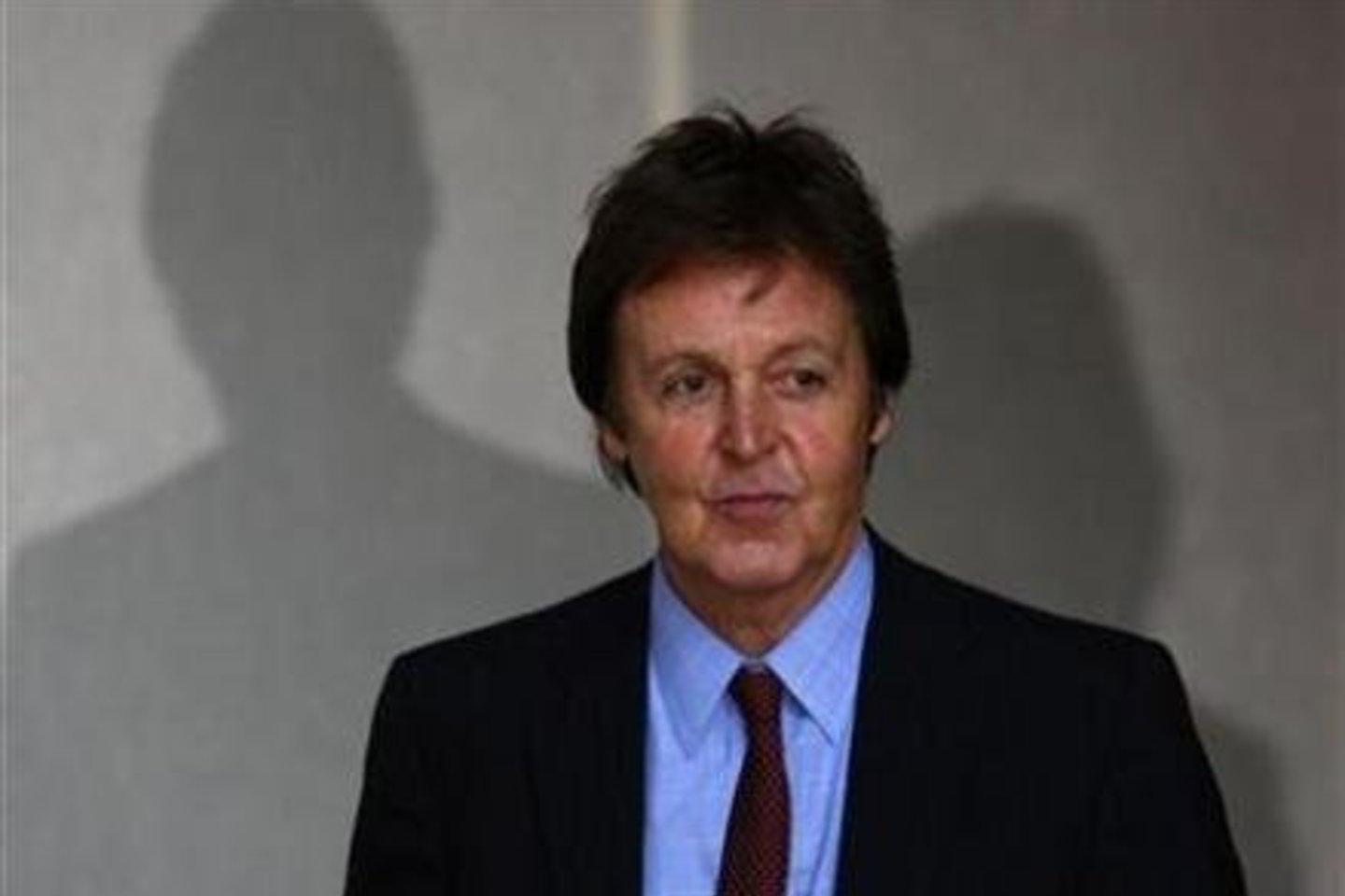 Naujausiuose pranešimuose teigiama, kad ši pora artimiausiomis dienomis veikiausiai sumainys aukso žiedus per privačią ceremoniją P.McCartney užmiesčio viloje Sasekso grafystėje.