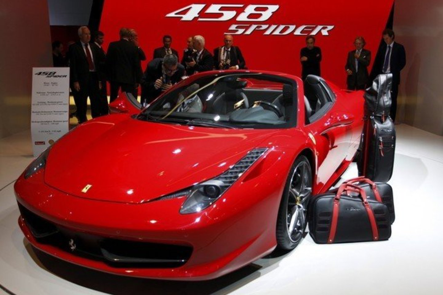 "Ferrari" į parodą atgabeno naują kabrioletą.