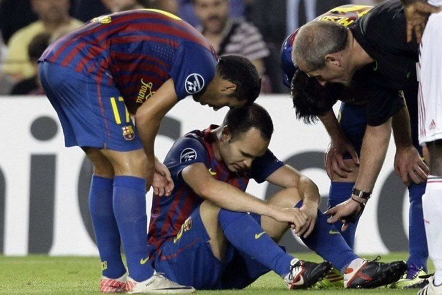 A.Iniesta dėl mače su „Milan“ patirtos traumos nežais apie keturias savaites.
