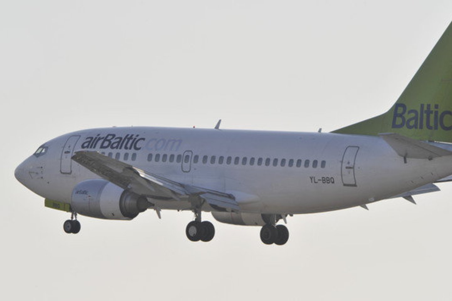 "airBaltic" mažina darbuotojų skaičių.