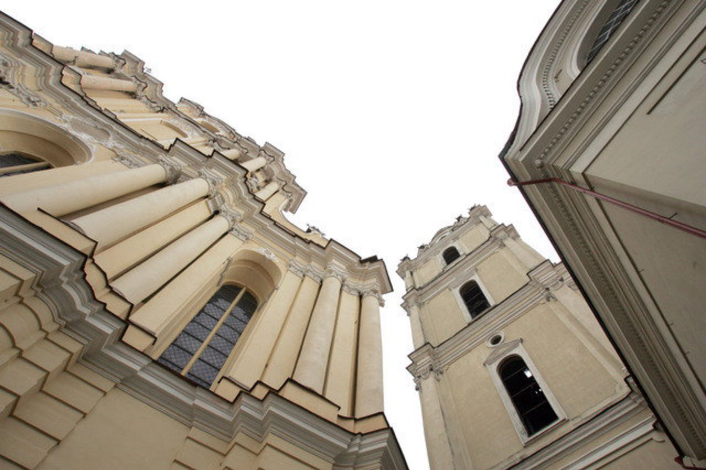 Garsiam pasaulio biochemikui R.Huberiui VU garbės daktaro vardas suteikiamas už jau dešimtmetį palaikomus glaudžius ryšius su Vilniaus universiteto Biotechnologijos instituto mokslininkais.