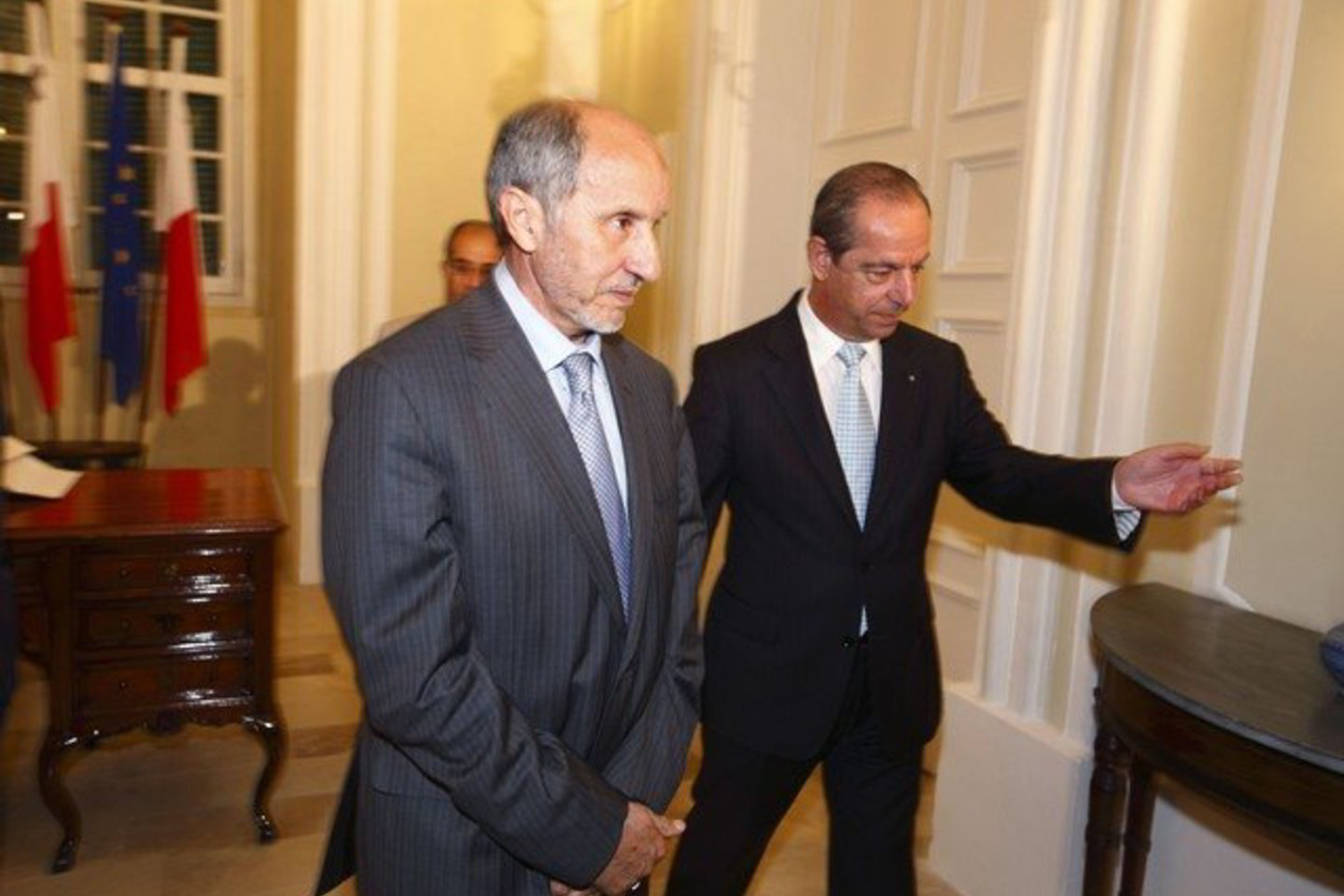 Mustafa Abdelis Jalilas (kairėje) siekia užmegzti santykius su užsieniu.