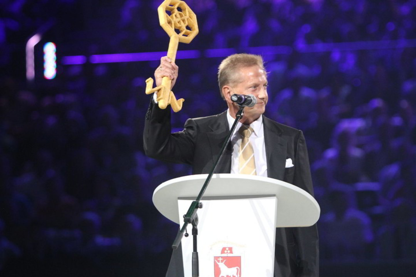 V.Romanovas: „Trenerio I.Zouros komandos gynyba, kurią specialistai vertina kaip pačią geriausią Europos čempionate, efektyviai laikėsi iki pirmojo kėlinio vidurio, bet, kai tik Lietuvos rinktinė įjungė greitį – ji ėmė byrėti“.