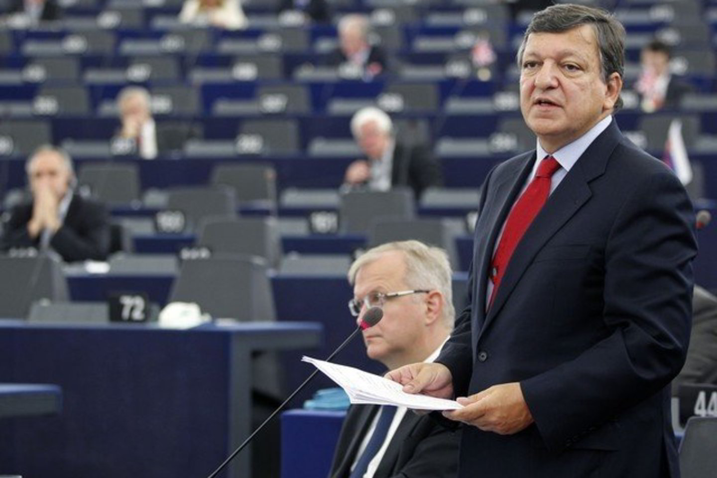 J.M.Barroso laiške pabrėžė, jog tautinių mažumų kalbų vartojimo tvarką atskirose ES valstybėse nustato pačios Bendrijos narės.