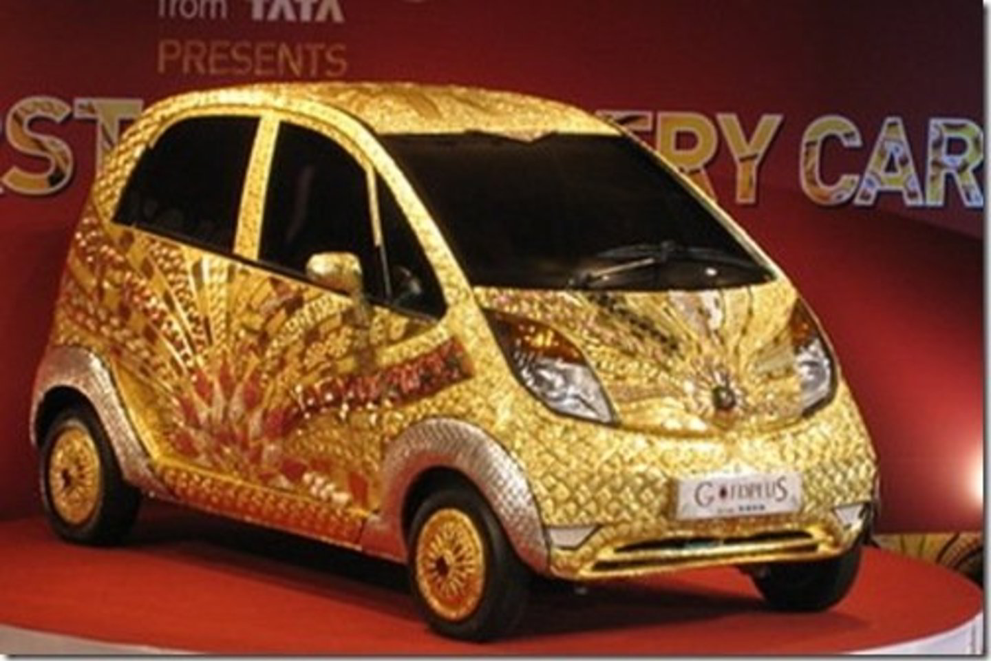 Pigiausią pasaulyje automobilį "Tata Nano" indai papuošė net 80 kilogramų aukso.