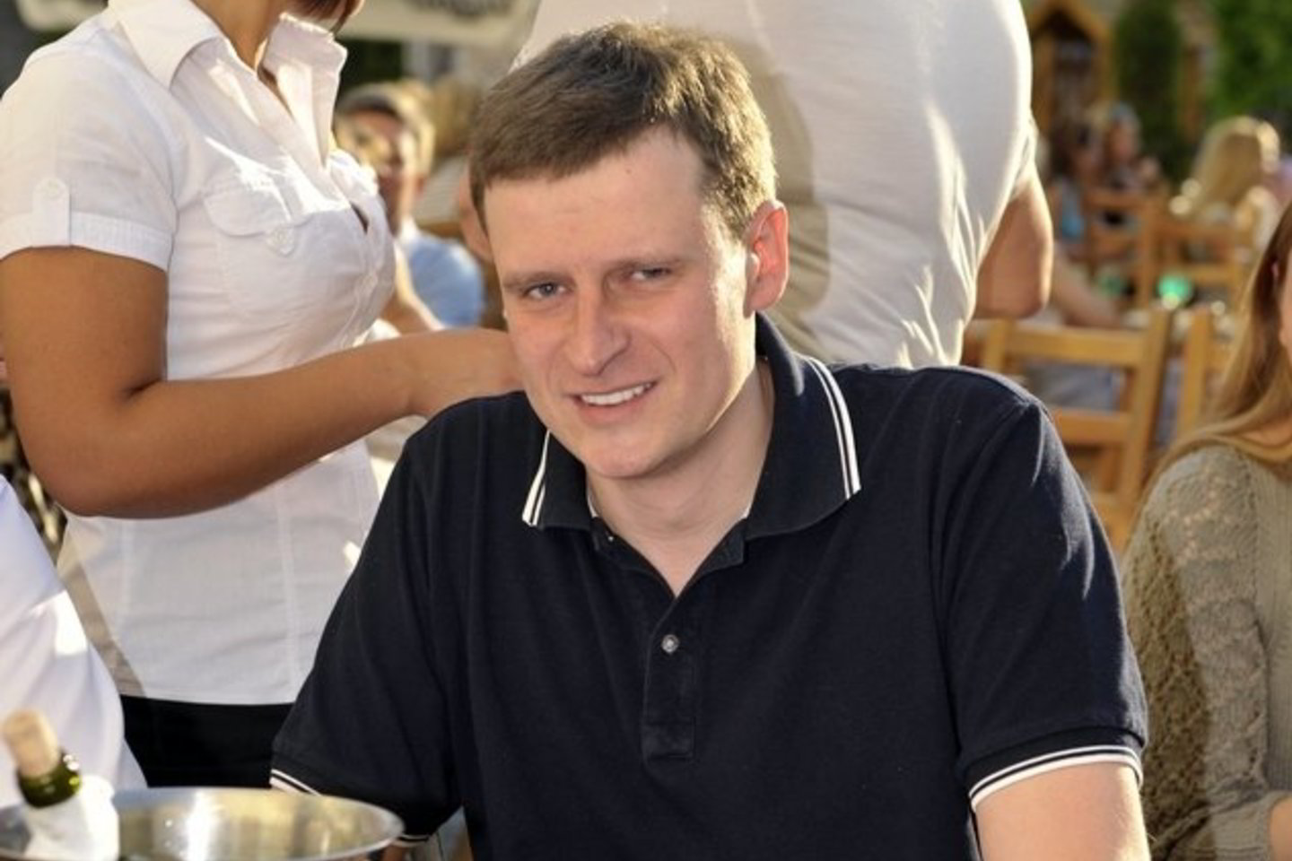 „Vieną kartą skelbiau, kad ieškau žmogaus darbui, kita – kad duodam 20 tūkst. litų verslo pradžiai. Atsakymų nėra. Na, man tai vienodai, rasiu ką nors, bet tai niekas nenori nieko daryti ir visi turi tiek pinigų, kad net klaviatūrą paspaudyt tingisi, ar kažko nesupratau?“, - piktinasi D.Bunkus