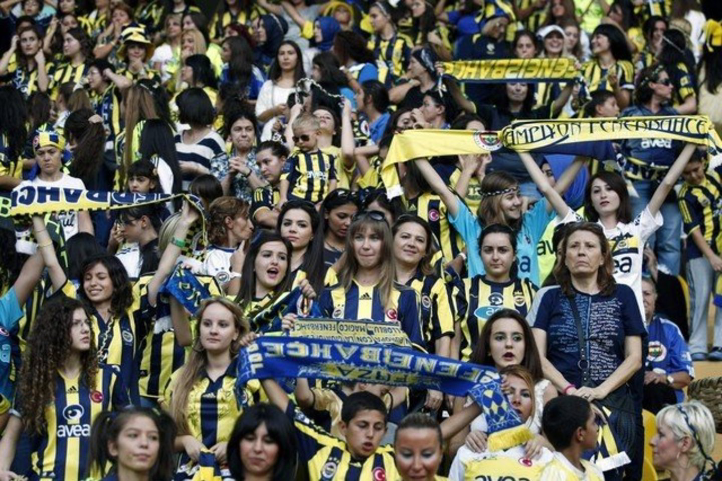 Moterys puikiai žinojo skanduotes, todėl stadione tylu nebuvo.