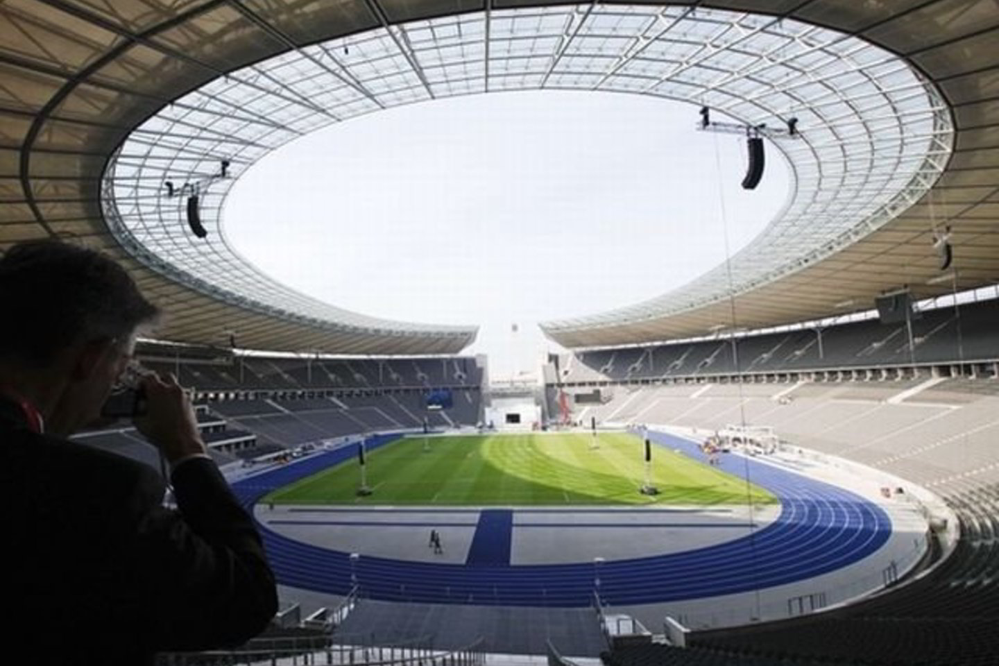 Berlyno olimpiniame stadione popiežius laikys masines mišias.