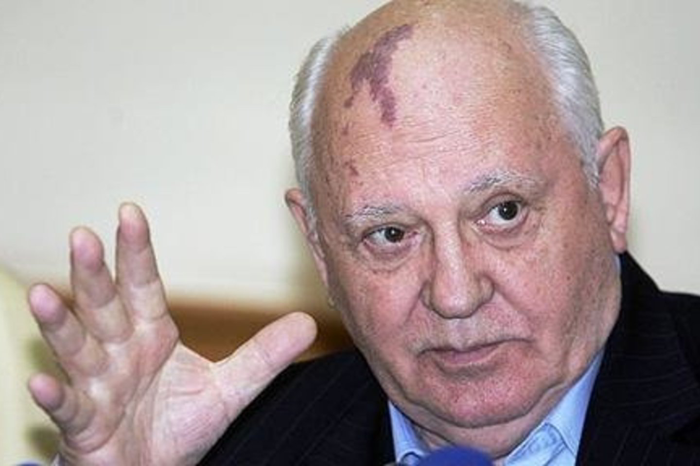 M.Gorbačiovas paskelbė trečiadienį Rusijos laikraščiuose manifestą antrašte „Kad būtų galima eiti į priekį, reikia pakeisti sistemą“.