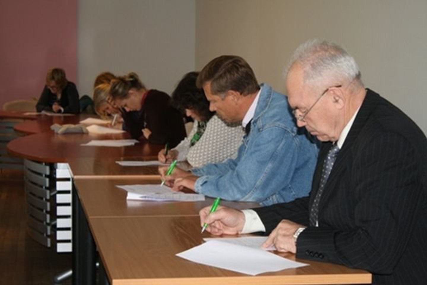 Suaugusieji ir teisinį išsilavinimą turintys ar teisę studijuojantys asmenys egzaminą galės laikyti Lietuvos savivaldybėse.