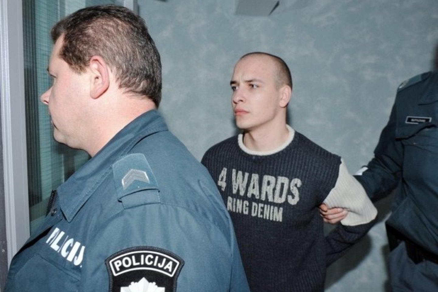 Posėdžio pradžioje kaltinamasis paprašė teisėjo Olego Zaicevo leidimo kreiptis į aukų artimuosius. Žudiku tapęs vaikinas paprašė jam atleisti.