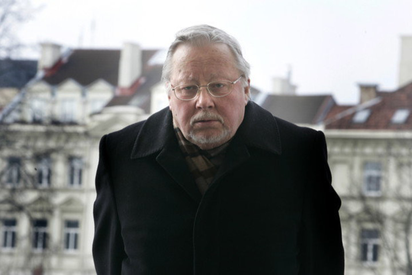 Anot europarlamentaro, leidžiant knygą norėta užfiksuoti svarbiausias 2010 metų aktualijas, išsaugoti mūsų kasdienio gyvenimo prisiminimą, kuris po pusmečio jau virsta istorija.