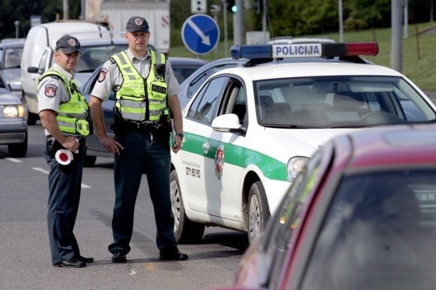 Krovinį visu maršrutu lydės ir saugų eismą užtikrins Lietuvos kelių policijos tarnybos pareigūnai.