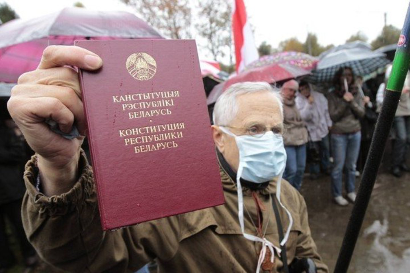 Protesto judėjimas Baltarusijoje išsiplėtė gilėjant finansų krizei ir devalvuojant rubliui dėl prieš rinkimus duotų Aleksandro Lukašenkos dosnių pažadų.