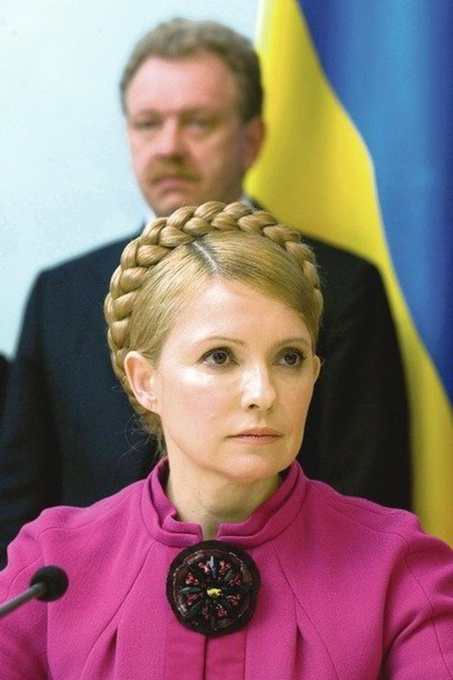 Dar neseniai dujų princese vadinta J.Tymošenko atrodė pasitempusi. Po teismo nuosprendžio ji vadinama tik princese – aikštinga ir nuteista kalėti 7 metus.