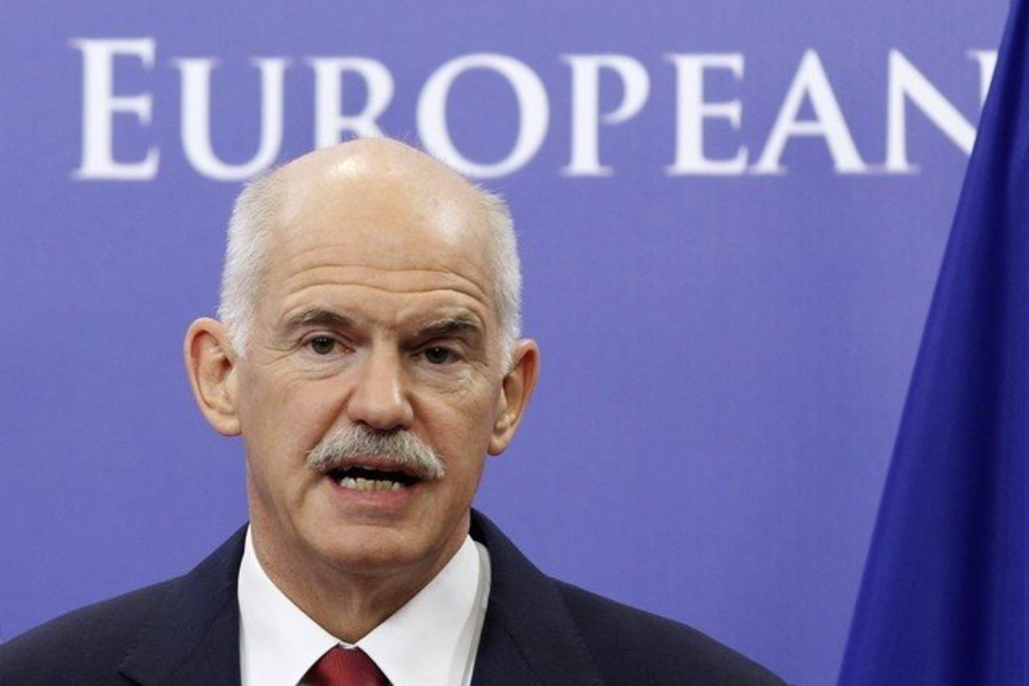 Graikijos premjeras G.Papandreou nenuleidžia rankų ir vis primena apie Atėnų bėdas.