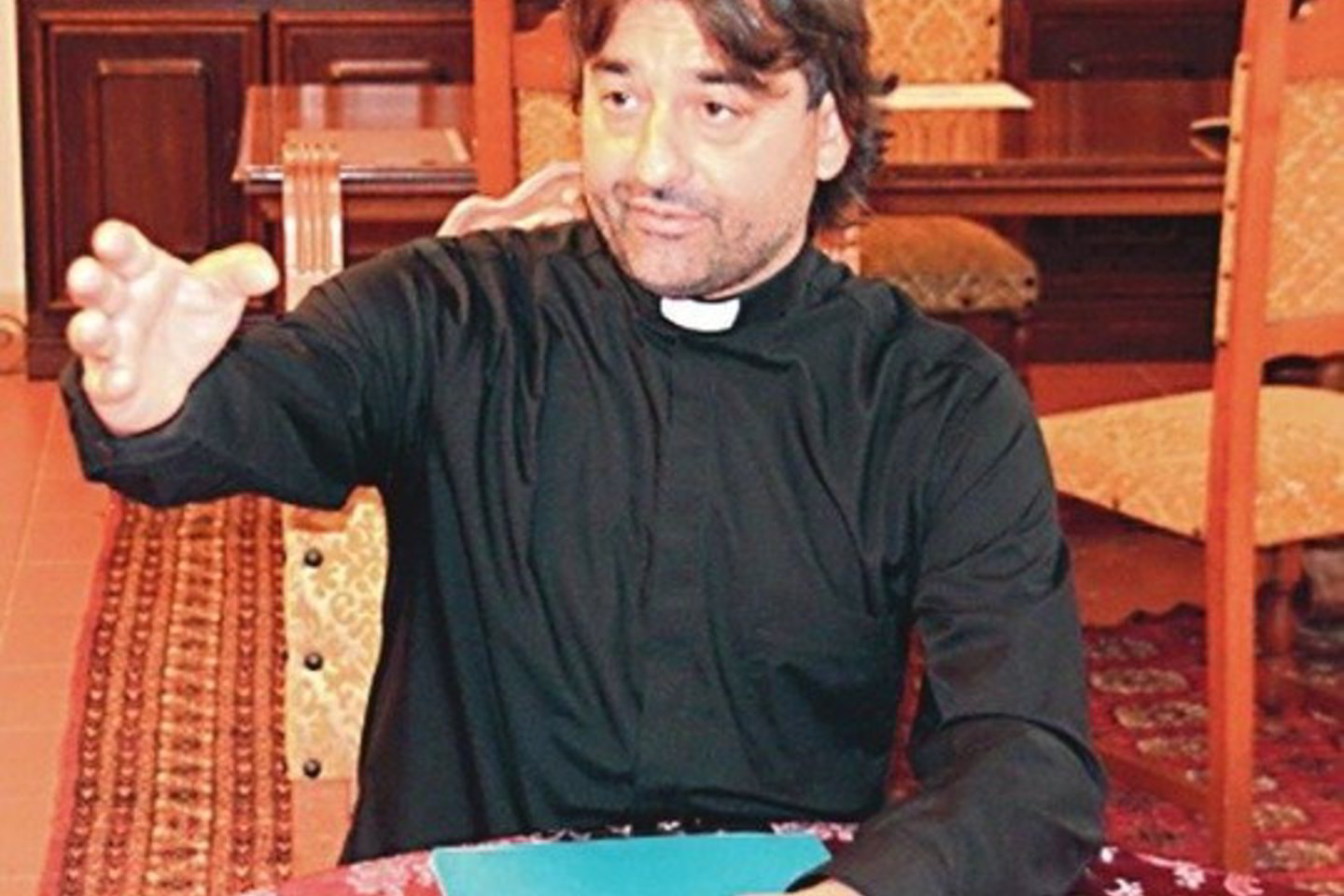 Tėvas M.De Santis davė originalią pamoką vėluojantiems italų jaunavedžiams.