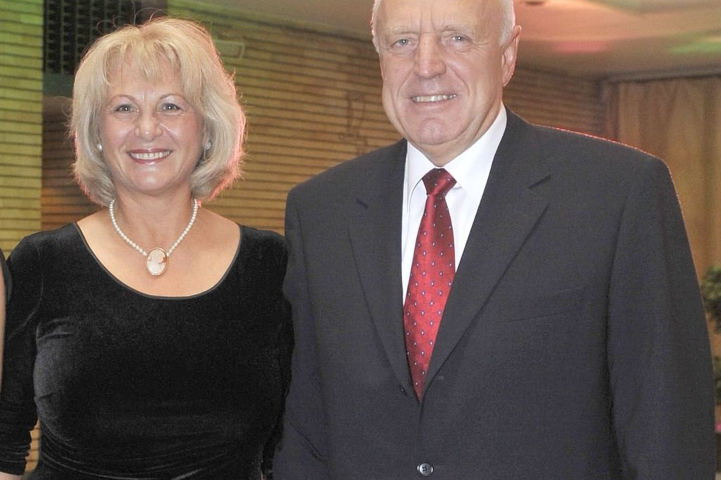 Seimo nario J.Jagmino žmona A.Jagminienė plėtoja paukštininkystės ūkiu.