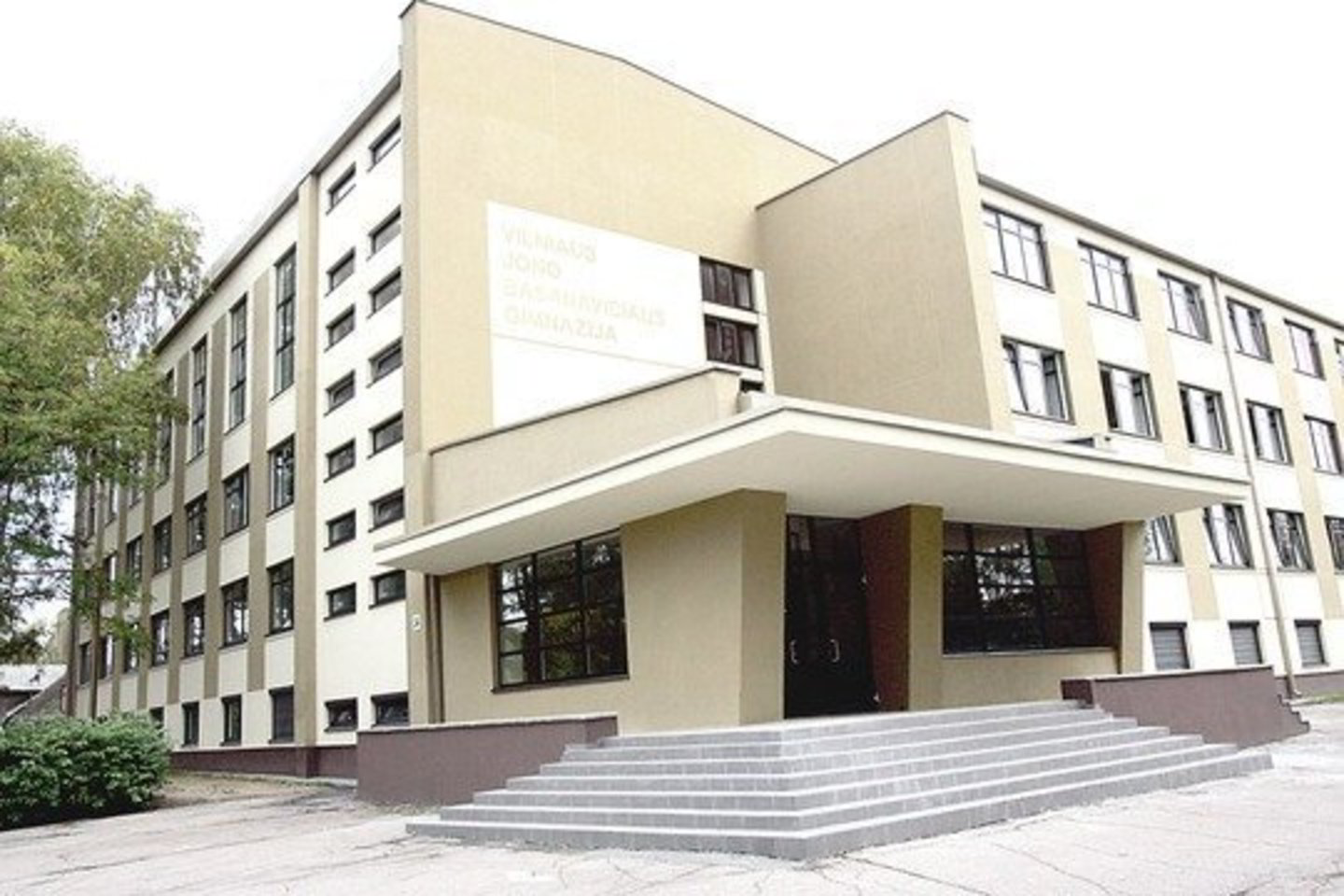 Spalio 5 d. nuo infekcijos mirė penkiolikametis J.Basanavičiaus gimnazijos moksleivis.