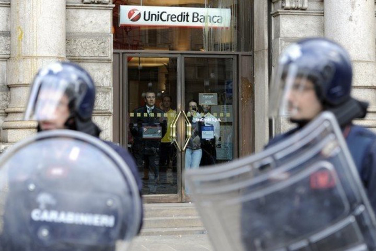 Lėšų konfiskavimas nustebino banko „UniCredit“ vadovybę.