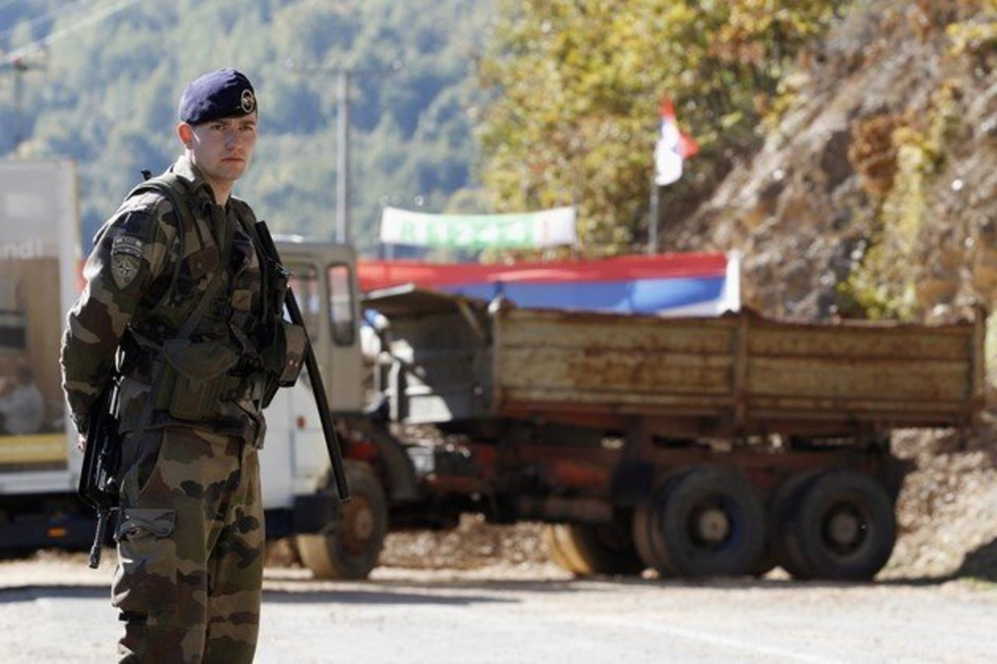 Įpykę vietos serbai užblokavo kelius į sienos perėjas, kai Priština rugsėjį nusprendė jų pareigūnus pakeisti savais.