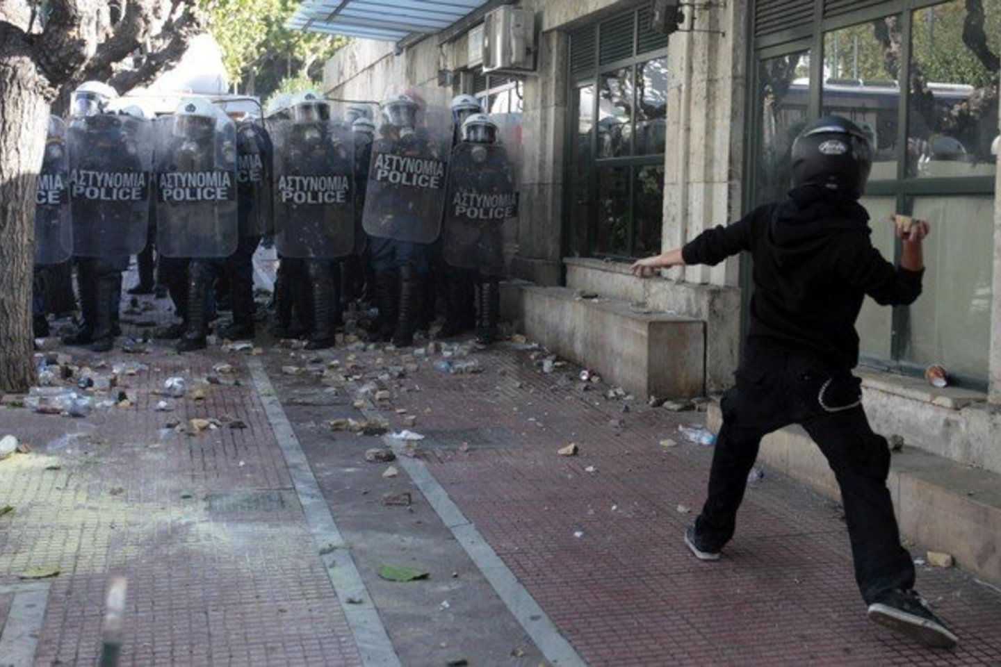 Pasak policijos, į gatves išėjo per 125 tūkst. žmonių, bet profsąjungos nurodė, kad demonstrantų buvo apie 200 tūkstančių.