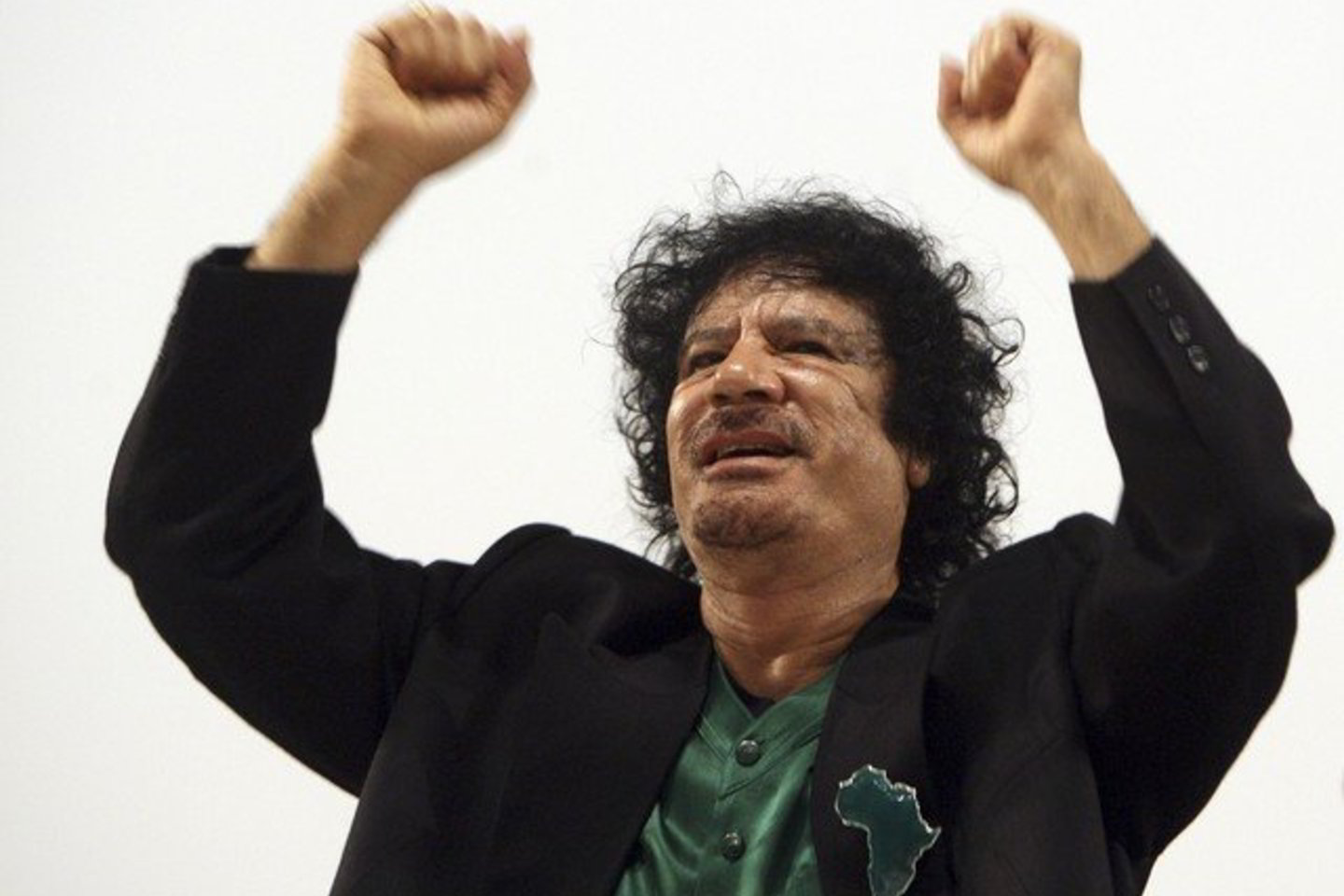 Buvęs Libijos lyderis M.Gaddafi sučiuptas kanalizacijos vamzdyje.