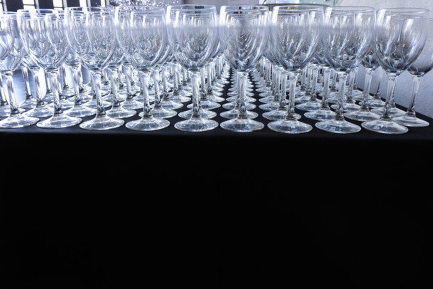 Alkoholio reklamos draudimo rėmėjai žiniasklaidą kaltina dėl visuomenės sveikatos problemų.
