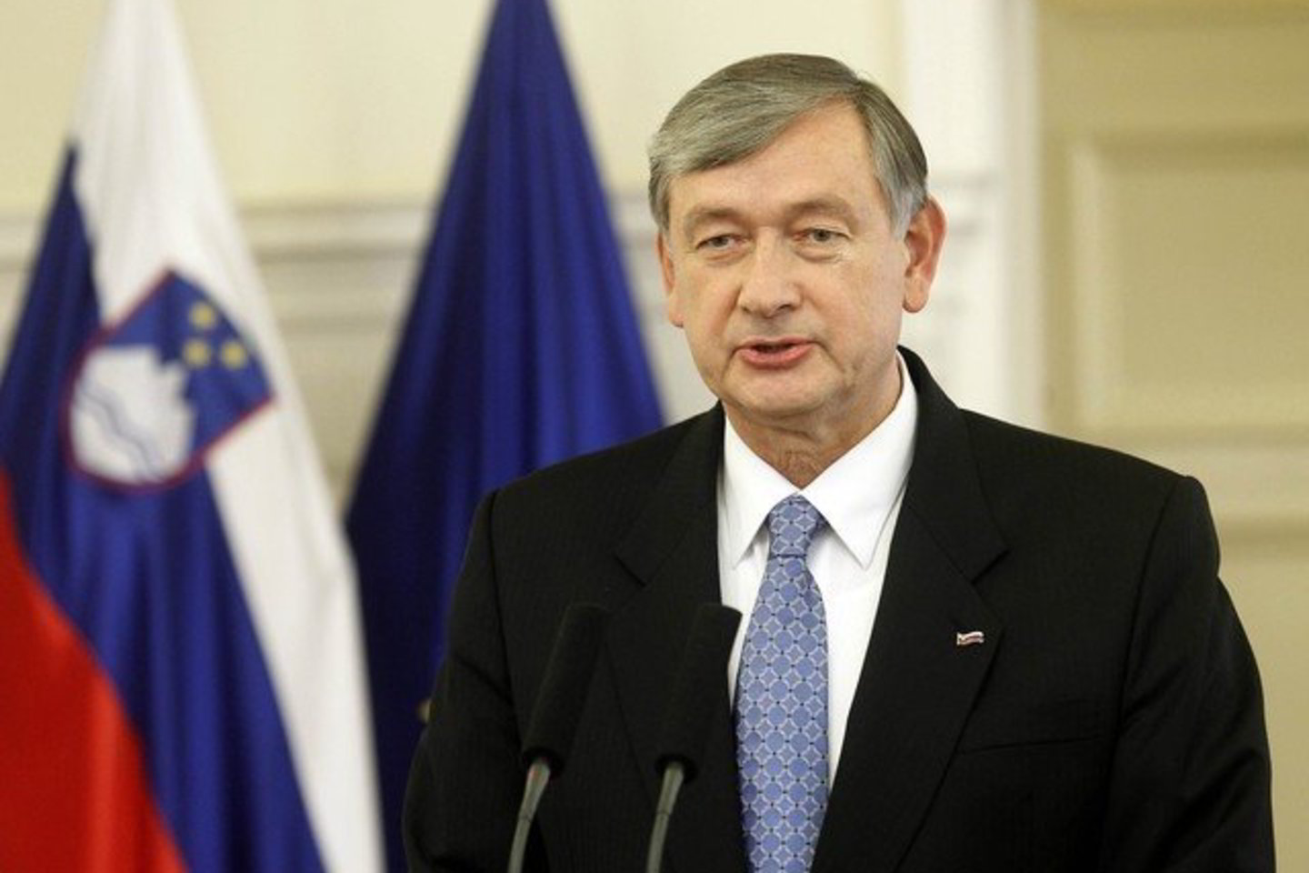 D.Turkas penktadienio rytą paleido šalies parlamentą.