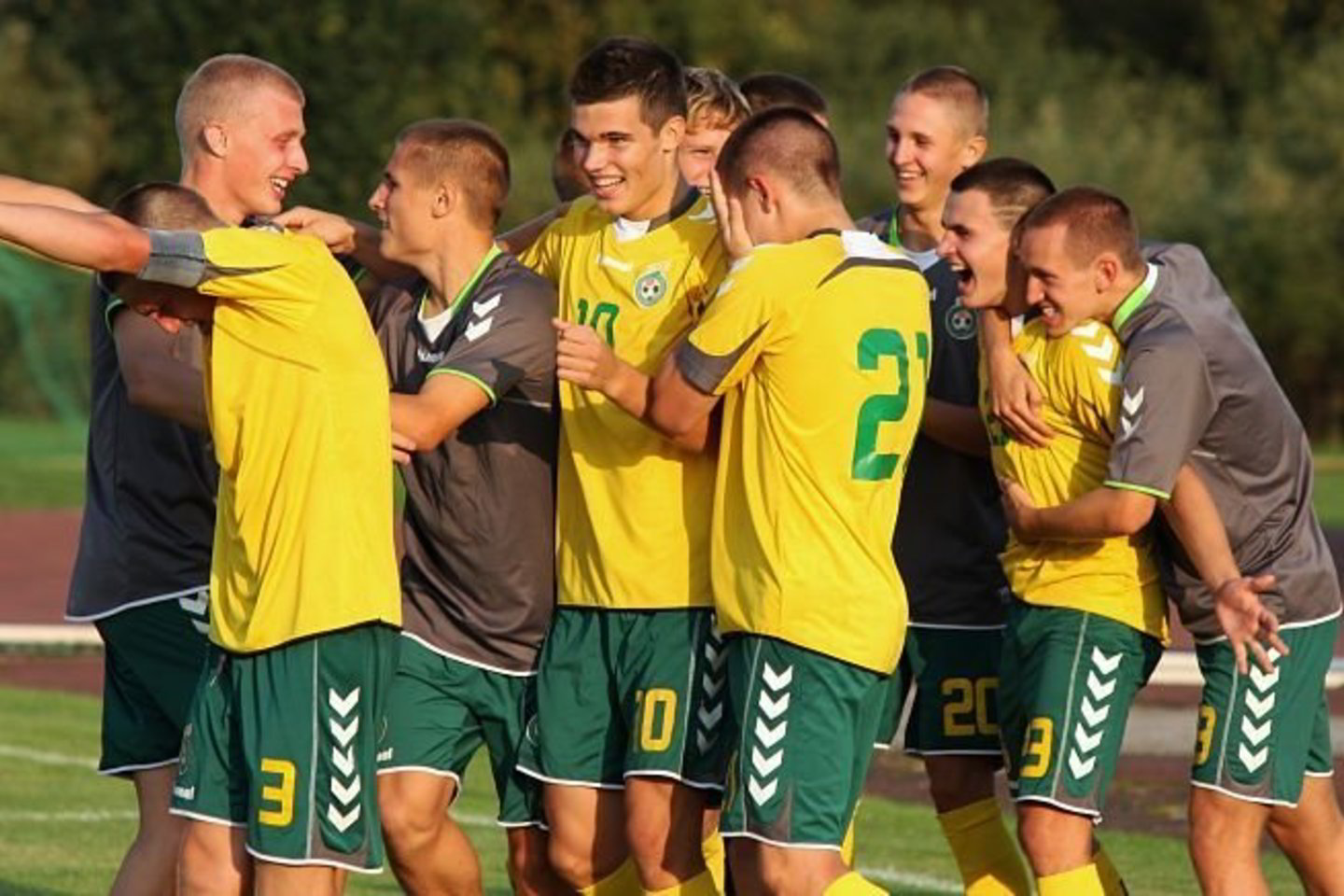 Simonas Stankevičius (nr. 10) džiaugiasi su komandos draugais.