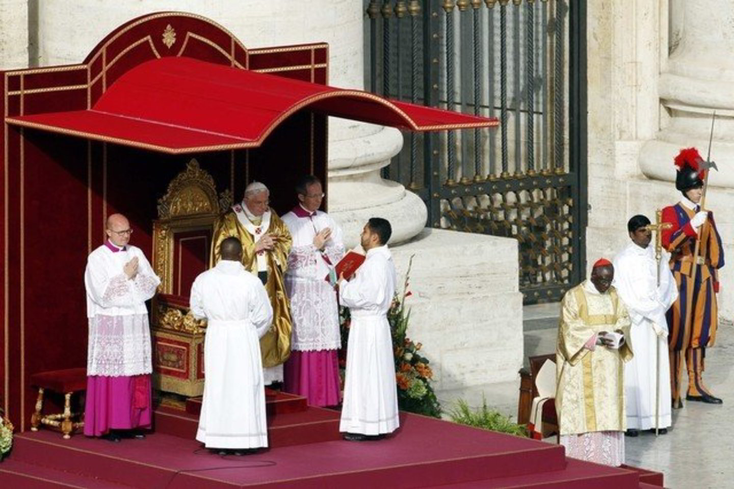 Benediktas XVI nuo savo popiežiavimo pradžios 2005 metais jau kanonizavo 34 žmones.