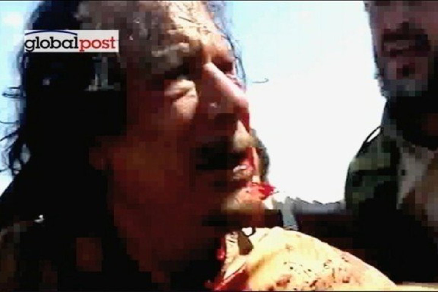 Remiantis vaizdo įrašu, M.Gaddafi buvo sučiuptas gyvas.